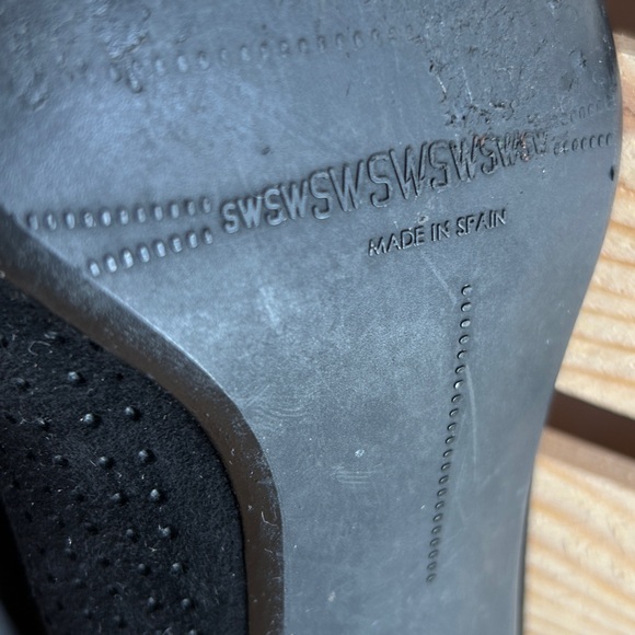 90s Stuart Weitzman Black Perforated Suede Kitten Heels, Size 7.5 Made in Spain - Picture 11 of 14